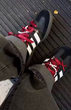 adidas samba red bow shoe laces Red Laces Shoes, Diy Sambas, Shoe Laces Ideas, Cool Shoelaces, Diy Sneakers, Chanel Boots, Funky Shoes, Shoe Inspiration