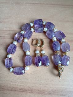 Decoration, stone AMETHYST+PEARL.  Gilded hardware and clasp with rhinestones. OOAK-Halskette/Große Party-Halskette/Statement-Halskette Elegant Amethyst Rondelle Jewelry, Elegant Handmade Amethyst Pearl Necklace, Handmade Elegant Rondelle Beads, Gems, And Cabochons, Handmade Chains, Crafts Jewelry, Handmade Jewelry Diy, Diy Crafts Jewelry, Jewelry Diy, Jewelry Ideas