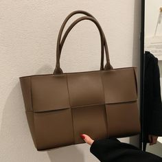 Brand Name: RemielShape: Casual TotePlace Of Origin: ZHE JIANG ?ProvinceHandbags Type: Shoulder BagsTypes of bags: Shoulder HandbagsOrigin: CN(Origin)Main Material: PUClosure Type: No zipperHardness: HARDStyle: CasualModel Number: 1Lining Material: PolyesterOccasion: VersatileGender: WOMENPattern Type: KnittingInterior: Interior Zipper PocketItem Type: Handbags Small Laptop, Purple Backpack, Womens Designer Handbags, Woven Tote Bag, Designer Handbag, Tote Bag Leather, Shoulder Messenger Bag, Types Of Bag, Woven Bag