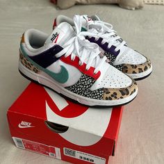 Like Brand New, Only Worn A Couple Times Size 6 Come With Org Box And Extra Black Laces Style Sneakers Woman, Nike Sneaker Outfits Women, Safari Dunks, Sneakers Fashion Women's, Nike Sneakers Outfit, Sneaker Outfits Women, Shoe Wishlist, Swag Shoes, Wedge Sneakers