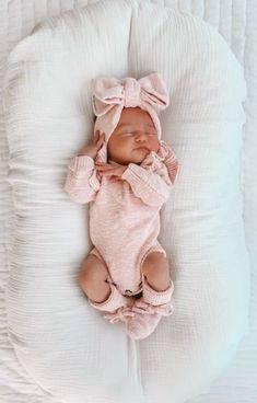 April Newborn Outfits, October Newborn Outfits, First Baby Aesthetic, Newborn Pic Ideas, Delivery Outfit For Mom, Winter Newborn Hospital Outfit, Bringing Baby Home Outfit, Newborn Wedding Outfit, Newborn Girl Hospital Outfit