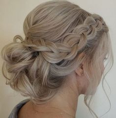 These Gorgeous Updo Hairstyle That You’ll Love To Try! Whether a classic chignon, textured updo or a chic wedding updo with a beautiful details. These wedding updos are perfect for any bride looking for a unique wedding hairstyles… Wedding Crashers, Penteado Cabelo Curto, Short Hairstyle, Wedding Hairstyles For Long Hair, Formal Hairstyles, Wedding Hair And Makeup, Long Bob, Hair Dos, Bridesmaid Hair