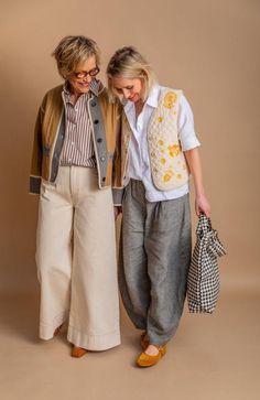 Relaxed Outfits Women Fall, Olive Green And Tan Outfit, Graham Street Fashion, Modern Grandma Style, Old Woman Style, Brown And Blue Outfit, Pants Outfits For Women, Striped Shirt Outfit, Blog Homepage