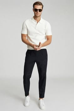 The Acton slim-fit polo shirt in ecru is an autumnal staple that’ll work well with a variety of outfits. Crafted using a cotton blend, it features a technical collar with a refined press-stud placket. Wear yours with chinos and sneakers for an off-duty weekend vibe.  ... daha fazla Casual Summer Outfits For Men Over 40, Adrogonus Outfits Business Casual, Classic Looks For Men, Men Realtor Outfit, Male Scandinavian Fashion, Sophisticated Outfits Men, Men’s Trendy Business Casual, Cocktail Party Outfit Men, Khaki Outfit Men