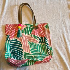 Brand New Never Been Used No Flaws Beach Bag/Vacation Bag Vacation Bag, Womens Tote Bags, Beach Bag, Straw Bag, Reusable Tote Bags, Pom Pom, Tote Bag, Brand New, Canvas