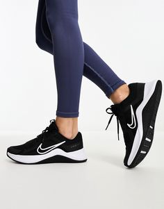 Gym Shoes For Women Nike, Nike Womens Running Shoes, Best Workout Shoes For Women, Black Tennis Shoes Women, Nike Women Sneakers, Gym Shoes For Women, Black Tennis Shoes, Nike Branding, Flip Flop Boots