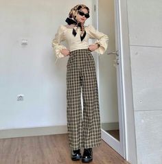 Retro Fashion 90s Outfits Hijab, 90s Hijab Outfit, Vintage Outfit Hijab, Vintage Hijab Outfit, 90s Hijab, Hijabi Outfit Ideas, Retro Hijab, Retro Outfits 80s Style