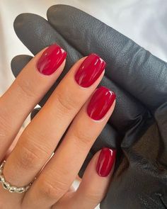 Raspberry Red Nails, Red Shirt Nails, Raspberry Nail Color, Transition To Fall Nails, Red Nails Manicure, Raspberry Nails, Flash Nails, Red Gel Nails, Simple Gel Nails