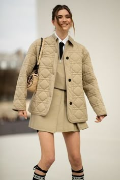 Mode Gossip Girl, Moda Paris, Sweater Trends, Europe Fashion, Fall 2022, 가을 패션, New Classic, Outfits Casuales, Preppy Style