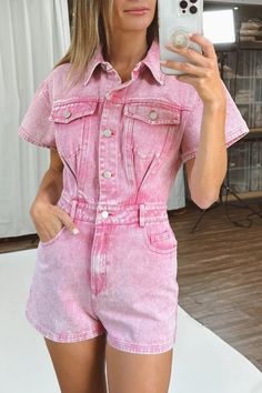 *SIGN UP FOR RESTOCK NOTIFICATIONS, ITEMS ARE RESTOCKED WHEN POSSIBLE BASED ON DEMAND* DESCRIPTION 100% Cotton Denim, Vintage washed pink, Button front detail, Short sleeves, Collared Naomie is wearing a size small Height | 5'8 Dress size | 2 Please note: All items purchased on sale are final sale. We recommend checking your cart for sale items to make note of non-returnable items. Printed Halter Dress, Pink Rompers, Denim Romper, Ribbed Crop Top, Striped Midi Dress, Pinterest Fashion, Effortless Chic, Outfit Goals, Fashion Addict