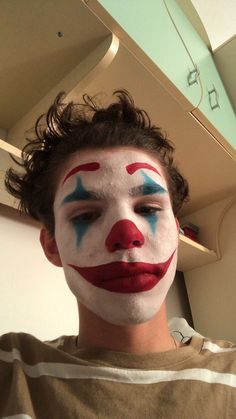 Men Halloween Face Paint Makeup Ideas, Boys Clown Makeup, Holloween Makeup Men, Clown Makeup Halloween Men, Clown Face Paint Scary, Clown Makeup Aesthetic Men, Clown Face Paint Men, Simple Clown Makeup Men, Men Halloween Face Paint