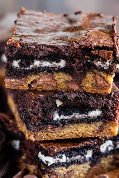 a stack of chocolate oreo cookie bars on top of each other