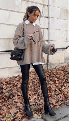 Lederhosen Outfit, Look Legging, Loose Fit Sweater, Winter Fashion Outfits Casual, Outfit Chic, Cozy Outfit