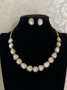 Simple polki Kundan necklace with earrings Simple Necklace Designs For Kurti, Kundan Necklace Simple, Simple Necklace Designs, Goddess Dress, Kundan Necklace, Kundan Earrings, Necklace Simple, Kundan Necklaces, Finger Rings