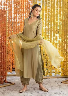 Punjabi Suit design Afghani Salwar Suit, Afghani Salwar, Ethnic Wear Women, Cotton Suit Designs, Women Salwar Suit, Long Blouse Designs, Saree Women, Stylish Kurtis Design