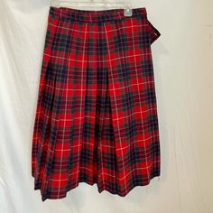 Checkered Red And Green Skirt Vintage!! Size 8 Wool Fabric, So Warm So Trendy For Fall Skirt Vintage, Wool Skirt, Wool Skirts, Green Skirt, Wool Fabric, Vintage Skirt, Lady In Red, Womens Skirt, Wool