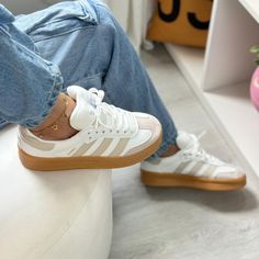 Outfits Con Tennis, Pretty Sneakers, Adidas Sambas, Basic Shoes, Trendy Shoes Sneakers, Pretty Shoes Sneakers, Cute Nike Shoes, Cute Sneakers, Mode Casual