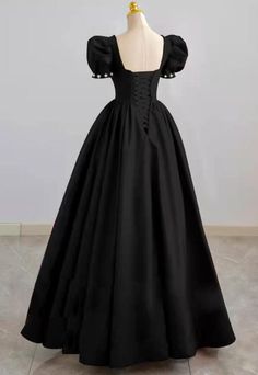 Winter Ball Dresses, 1800s Dresses, Satin Long Prom Dress, Vintage Ball Gowns, Prom Dress Black, Black Evening Dress, Prom Dresses With Pockets, Prom Ball Gown, Vintage Prom