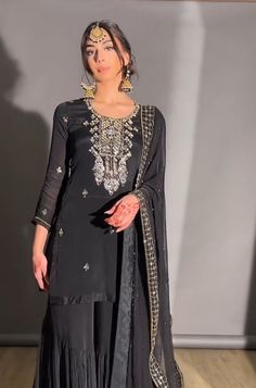 Eid Black Outfits, Black Garara Design, Black Casual Party Outfit, Black Dupatta Outfit, Black Desi Clothes, Black Garara Suit Pakistani, Black Gharara Designs, Black Suit Designs Punjabi, Heavy Work Suits Designs