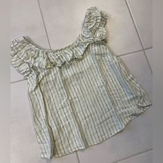 Never Worn, With Tags Size S, Runs A Little Big 53% Viscose, 37% Linen, 10% Polyester White Summer Blouse For Daytime, White Ruffled Blouse For Daytime, Unique Tops, Dream Wishlist, Downtown Outfits, Aesthetic Fits, Unique Top, Flowy Tops, Casual Clothing