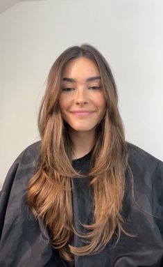 Brown Hair Lots Of Layers, Cascade Haircut, Straight Hair Bangs, Mood 2024, Surf Hair, Madison Beer Hair, Rambut Brunette