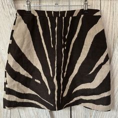 Michael Kors Collection Size 4 Brown + Ivory Zebra Print Linen Mini Skirt From Spring 2012 Safari Theme Collection No Flaws Mid To Low Rise Fit, With Soft Irish Linen Of The Finest Quality. Hidden Zipper Up The Side With Interior Button. Fully Lined. Perfect With A Tank Or Shell For A More Casual Look,And A Sweater Or Crisp Blouse For Evening. Made In Italy Marked Size Us 4 Measurements: 29-30 Inch Waist (Mid-Low Rise Sits Lower On The Hips, Bu Can Sit Higher On The Hips For Larger Waist) 36-38 Inch Hips Linen Mini Skirt, Safari Theme, Irish Linen, Michael Kors Collection, Linen Skirt, Printed Linen, Zebra Print, Hidden Zipper, Low Rise