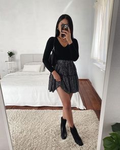 Dinner Date Night Outfit, Casual Night Out Outfit, Outfit Ideas 2023, Date Night Outfit Classy, Outfit Botas, Casual Date Night Outfit, Date Night Outfit Ideas, Dinner Date Outfits, Night Outfit Ideas