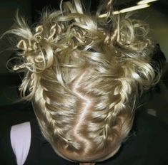 Bring back y2k hairstyles #hairstyleinspiration #y2k #y2khair #2000s Blonde Y2k Hair, 200s Hair, 2000s Hairstyles Long, Hair Inspo Y2k, 2010 Hairstyles, Y2k Short Hairstyles, Ugly Hairstyle, 90s 2000s Hairstyles, Y2k Hair Styles