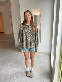 Styled camo shirt, utah girl style, birkenstocks Brown Nike Crewneck Outfit, Fall Simple Outfits Casual, Camo Workout Outfit, Fall Camo Outfits, How To Style Birkenstock, Hunter Camo Outfits, Camo Shirts Outfits, Camo Shirt Fit, Utah Clothing Style