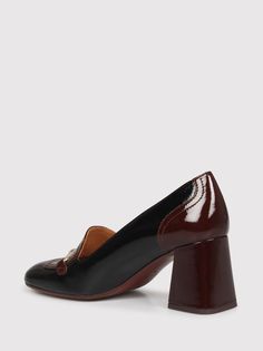 Chie Mihara Sotel pumps, in calf leather. - FW24 - Glossy finish - Square tip - Contrasting inserts - Chain detail - Slip-on design - Leather insole with logo - Wide heel - Heel height: 7. 2 cm - Leather sole - Made in Spain - 100% calf leather Fitted Leather Kitten Heels With 4-inch Heel, Chie Mihara Shoes, Wide Heels, Golden Goose Shoes, Zegna Shoes, Womens Shoes High Heels, Sneaker Wedge, Italian Fashion Designers, Sneaker Brands