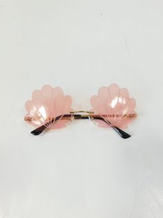 "Vintage Pink Tinted Gold Seashell Beach Big Sunglasses Fashion Hippie Lens Standard Transparent Glasses Sunnies UV400 This item is in new condition. UV400 Protection. Appropriate for any casual, or evening occasion. Material: metal and plastic Frame outer width: 5.5\" Length lens 2\" Thanks for looking! Domestic Shipping: 1st Class (2-5 days) I ship all items within 12-24 hours after payment received!! Find us on Instagram: @wearingmeoutvtg Find us on Facebook: wearing me out Find our website a Sunglasses With Uva Protection For Beach, Beach Sunglasses With Tinted Lenses, Rimless Glass Sunglasses For Beach, Adjustable Sunglasses For Summer Beach, Pink Glass Sunglasses For The Beach, Pink Glass Sunglasses For Beach, Adjustable Pink Sunglasses For Beach, Pink Sunglasses For Beach In Summer, Beach Sunglasses With Mirrored Glass Lenses