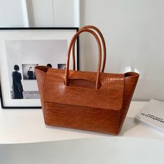 Introducing our stunning Luxury Crocodile Pattern Handbag, the perfect accessory for chic and sophisticated women. Made with high-quality leather and featuring a trendy crocodile pattern, this bag is not only fashionable but also durable and long-lasting. Trending Totes, Winter Typ, Woven Tote Bag, Handbag Patterns, Handbag Women, Handbags Tote, Bag Trends, Shoulder Tote Bag, Womens Tote