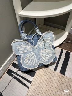 Denim Butterfly, Tas Lv, Causal Chic, Butterfly Handbag, Embroidered Handbag, Diy Bag Designs, Denim Handbags