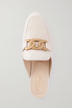 Tod's slippers have been crafted by artisans in Italy from supple white leather and topped with gold-tone hardware etched with house's moniker. They have round toes and a slight heel for added lift. Wear them with cropped tailoring. White Slippers, Luxurious Life, Tods Shoes, Suede Slippers, Leather Slippers, Quiet Luxury, Pointed Toe Flats, Tory Burch Miller Sandal, Leather Mules