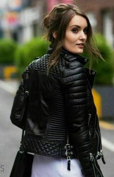 Black Leather Jacket Outfit, Fitted Biker Jacket, Leather Street Style, Jacket Outfit Women, Coat Closet, Faux Leather Biker Jacket, Lambskin Leather Jacket, Riders Jacket, Leather Jacket Outfits