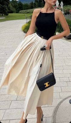 A Line Skirt Outfits, Feminine Casual, Modest Casual Outfits, Italy Outfits, Elegant Feminine, Summer Fashion Outfits, Mode Inspiration, Elegant Outfit