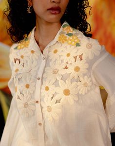 Ivory Chanderi Daisy Shirt New Neck Designs, Front Neck Designs, Daisy Applique, Daisy Shirt, Floral Embroidered Shirt, Indian Handloom, Ivory Fabric, International Style, Applique Shirts