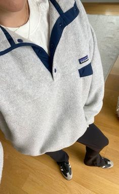 Fleece Women Outfit, Patagonia Tshirt Outfit, Patagonia Half Zip Outfit, Patagonia Sweater Outfit, Patagonia Outfit Women, Fleece Outfit Women, Fleece Aesthetic