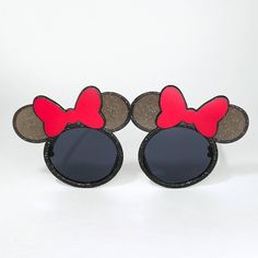 Elevate your kid's style with Black Sparkles Minnie Mouse Lil Character Kids Sunglasses, a glamorous accessory for Disney enthusiasts! Featuring a sleek black frame with sparkling accents, these sunglasses add a touch of charm to any outfit. Perfect for sunny days or Disney-themed events, they blend fashion-forward design with essential UV protection to keep your child's eyes safe from the sun. Embrace Minnie Mouse's timeless appeal with Black Sparkles Minnie Mouse Sunglasses, where Disney magic Cute Black Sunglasses With Uv Protection, Bluey Bingo Halloween Costume, Mickey Mouse With Sunglasses, Halloween Costumes Glasses, Mickey Mouse Sunglasses, Mickey Sunglasses Svg, Trendy Black Minnie Mouse Bag, Playful Black Plastic Sunglasses, Cheap Black Minnie Mouse Bag