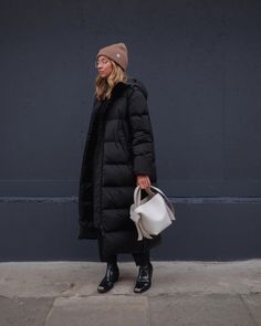 Long Puffer Coat Outfit, Outfits With Puffer Jackets, Black Puffer Jacket Outfit, Best Puffer Jacket, Brittany Bathgate, Mode Dope, Puffer Jacket Outfit