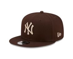 We introduce the New Era 9Fifty Snapback with embroidered New York Yankees logo. Desinged in brown color with the NY logo at front, beige New Era flag at left and adjustable Snapback closure at rear. This MLB collection is made out of stretch fabric with black sweat band and curved visor. 9Fifty Stretch Snapback Embroidered NY logo Embroidered New Era flag 100% cotton Curved visor Snapback closure at rear Ny Yankees Logo, New Era Yankees, Ny Cap, Mlb Cap, Snap Back Cap, New York Yankees Logo, Yankees Logo