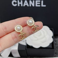 1:1 REPLICA JEWELRY   This product is of the best quality.  The production time is 3-5 working days.  Includes box, dust bag, care manual, booklet, card, bill of sale.. Bill Of Sale, Replica Jewelry, Dust Bag, Pearl Earrings