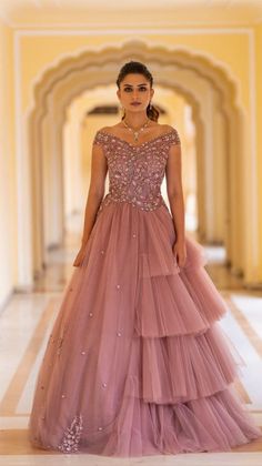 Net Gown Designs, Long Frocks For Women, Gowns Dresses Indian, Frocks And Gowns, Indian Bridesmaid Dresses