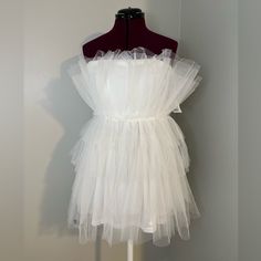 Never Worn! Can Be Worn Strapless Or With The Spaghetti Straps! Super Cute And Comfy For Brides Or Bachelorette Party! Open To Offers Bundle More Items And Save Reception Bridal Dress, Tulle Mini Dress, Red Long Sleeve Dress, Altard State Dresses, Olive Green Dresses, White Tulle, Feather Dress, Altar'd State, Lace White Dress