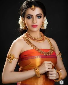 Traditional Women, Indian Bridal Photos, Indian Brides, Bollywood Girls, Indian Beauty Saree, India Beauty, Desi Beauty, Chennai, Fig