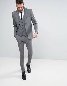 Suit For Men Stylish, Style Jas, Outfits Caballero, Wedding Suits Men Grey, Italian Costume, Male Model Photos, Grey Suit Men, Three Piece Suits, Event Attire