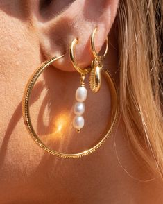 These sweet seashell hoops are a nostalgic reminder of warm sands and salty air on summer vacation. Subtle enough to wear everyday, these hoops are a gorgeous addition to your ear party. 14k Gold Vermeil Hypoallergenic Dimension: 11 mm hoop and shell Sold as a pair Elegant Round Hoop Earrings For The Beach, Yellow Gold-plated Hoop Earrings With Pearl Charm, Gold Round Earrings For Vacation, Yellow Gold Pierced Earrings For Beach, Yellow Gold Beach Earrings, Gold Hoop Jewelry For Beach, Gold Small Hoop Earrings For The Beach, Gold Small Hoop Jewelry For The Beach, Elegant Small Hoop Earrings For Beach