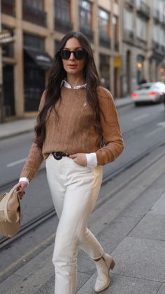 Fall Outfits for Women 2024 Trends 27 Ideas Jean Beige, Tops Fall Outfits, Fall Fashion Accessories, Fall Fashion Trends Women, Weather Outfits, Estilo Preppy, Elegante Casual, Trendy Fall Outfits, Fall Fashion Trends