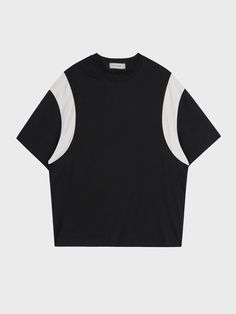 Editor's NotesLIEU HOMME's basic and minimal half-sleeve t-shirt with cut-out detail sleeves.- Pullover closure- Overfit silhouette- Cut-out detailed sleeve line- Round neckline- Minimal and versatile itemMeasurements(in.)1(M)/2(L)- Total length: 27.16 / 27.55 in.- Shoulder: 24.01 / 24.40 in.- Chest: 26.37 / 27.16 in.- Sleeve: 9.25 / 9.84 in.Composition & Care- 52% Polyester, 48% Cotton- Wash in cold waterDesigner- by LIEU HOMME Relaxed Fit Crew Neck Tops In Contrast Colors, Modern Black Crew Neck Top, Modern Black Short Sleeve Tops, Modern Oversized Short Sleeve Tops, Modern Black T-shirt, Black Crew Neck Top With Minimal Stretch, Modern Short Sleeve Tops For Streetwear, Black Tops With Minimal Stretch For Summer, Modern Oversized Black Tops