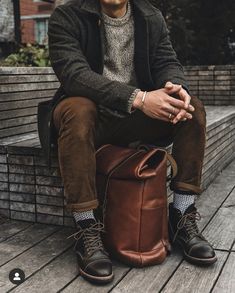 Rugged Professional Style Men, Hipster Man Outfit, Pnw Outfit Men, Outdoors Style Men, Falls Mens Outfits, Woodsy Mens Fashion, Rugged Dressy Men, Men Outdoorsy Style, Men In Their 40s Fashion Style